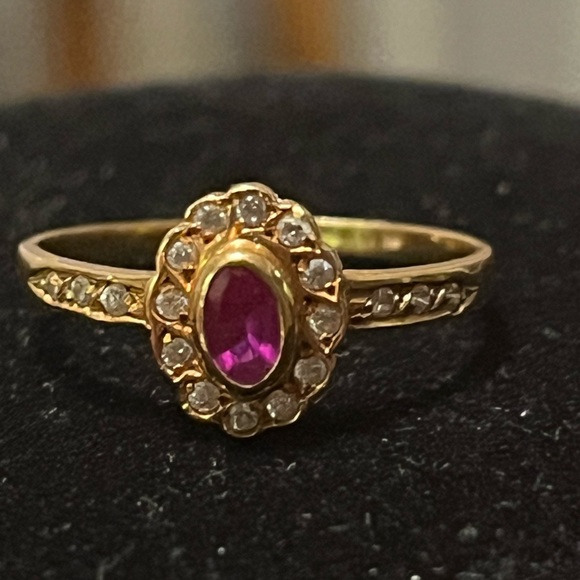 22 k gold Estate Ruby and diamond engagement ring, size 7.0 - Picture 4 of 10